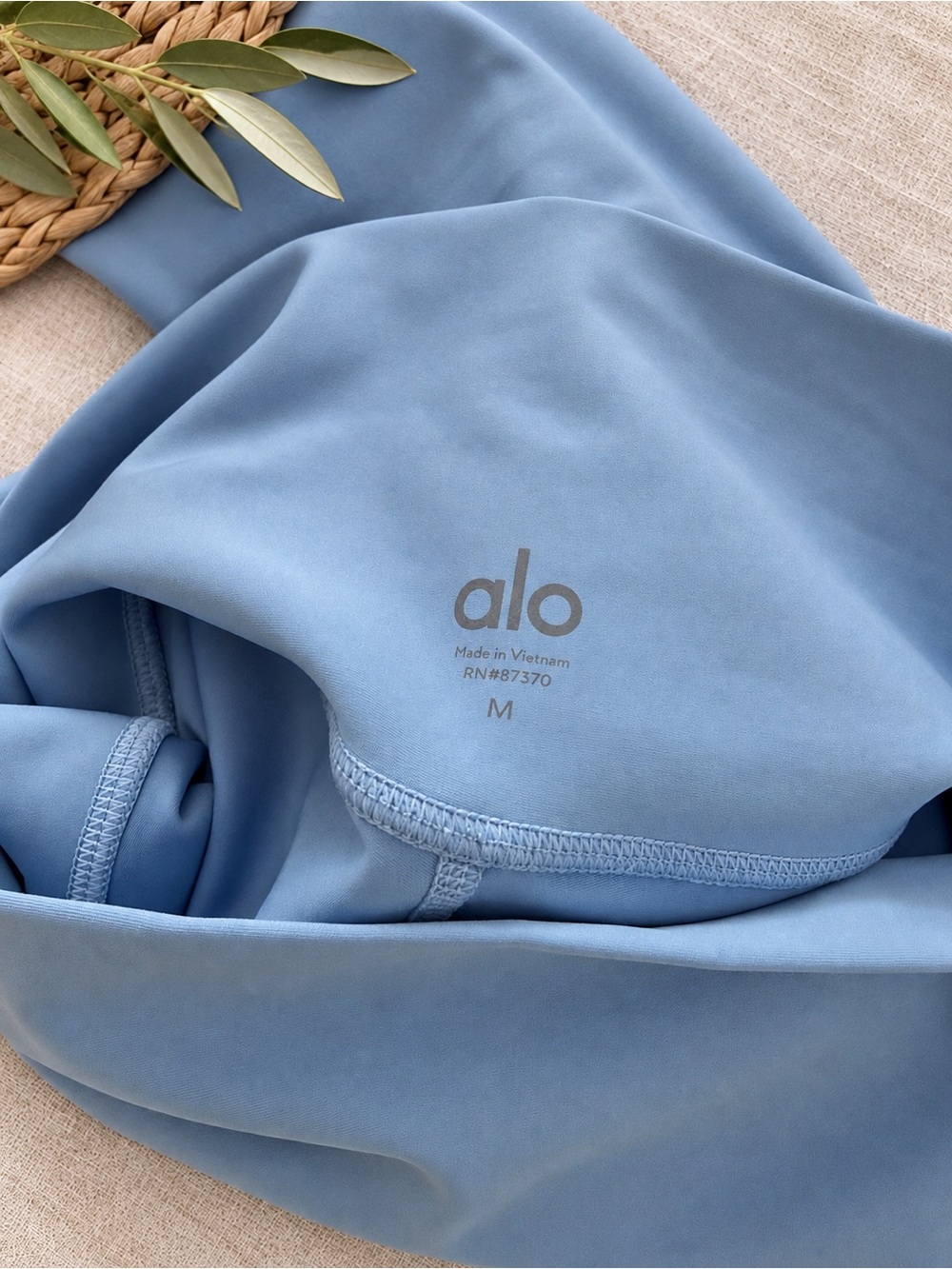 ALO Yoga Airlift High-Waist Leggings in Marina Blue - Picture 4 of 5